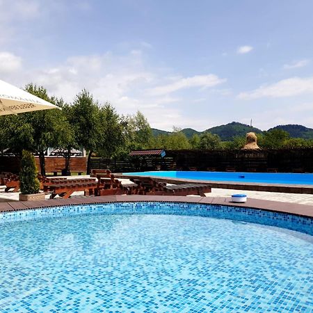 Casa Tomsa Bed & Breakfast Rozavlea Екстериор снимка