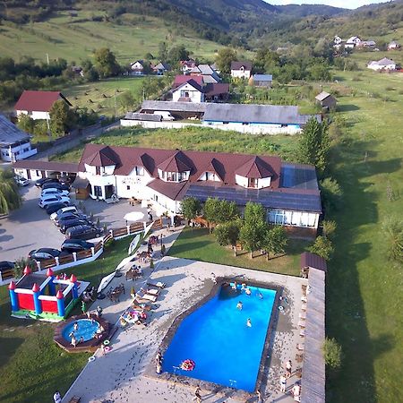 Casa Tomsa Bed & Breakfast Rozavlea Екстериор снимка