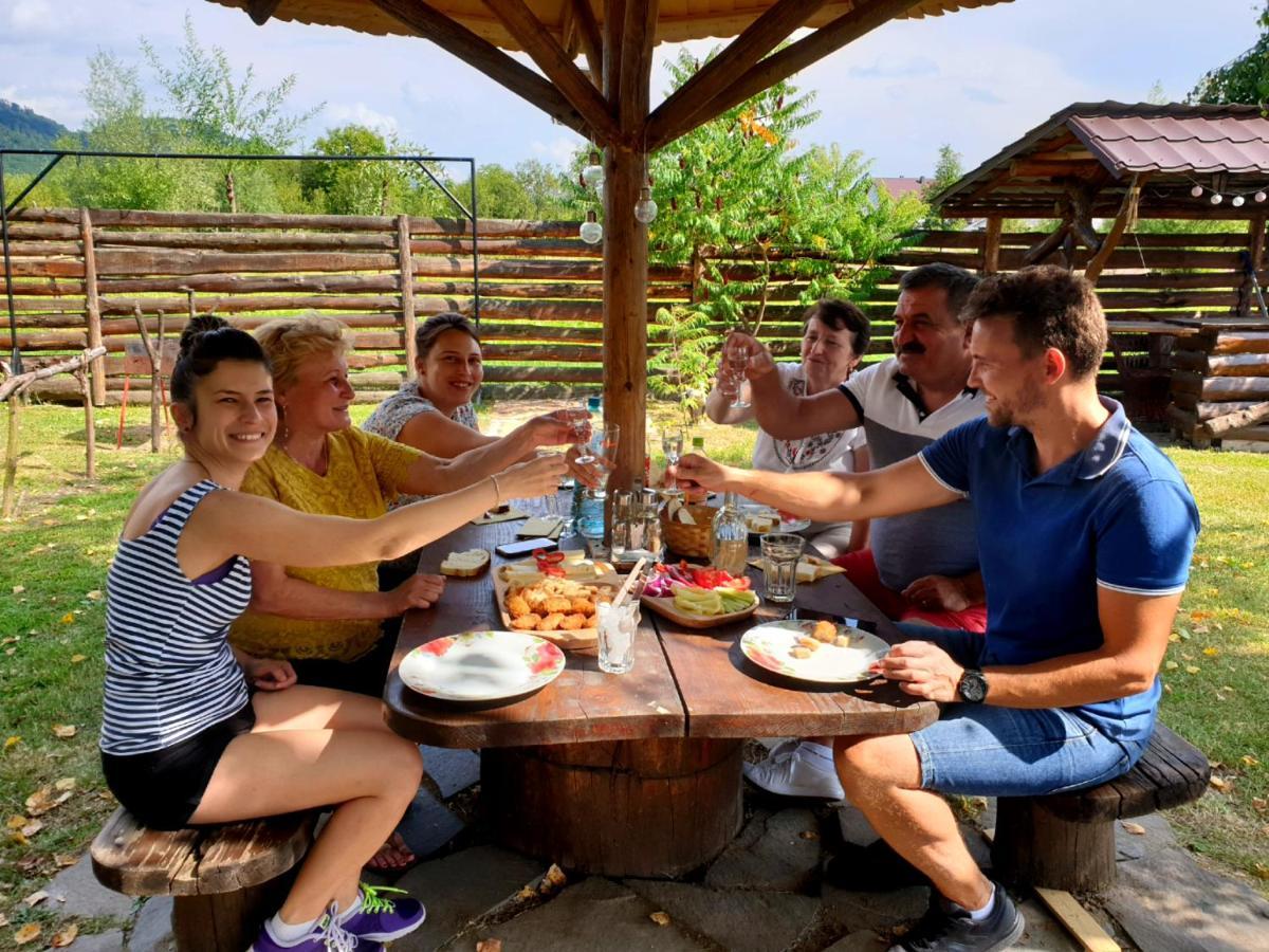 Casa Tomsa Bed & Breakfast Rozavlea Екстериор снимка