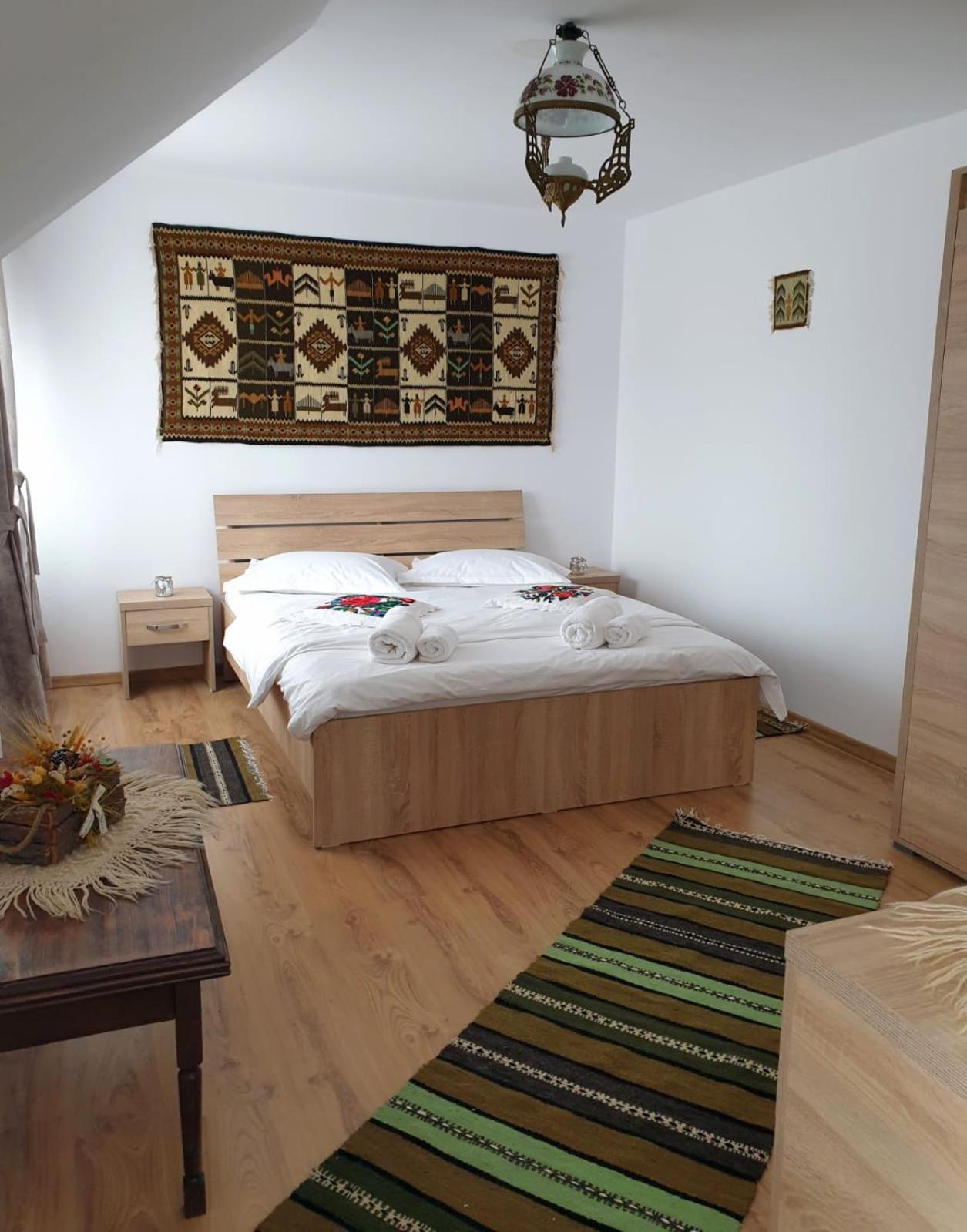 Casa Tomsa Bed & Breakfast Rozavlea Стая снимка