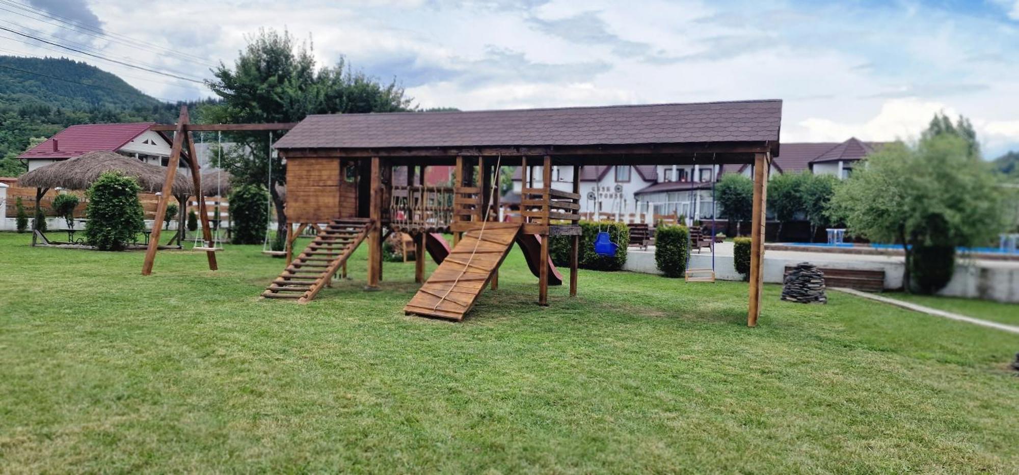 Casa Tomsa Bed & Breakfast Rozavlea Екстериор снимка