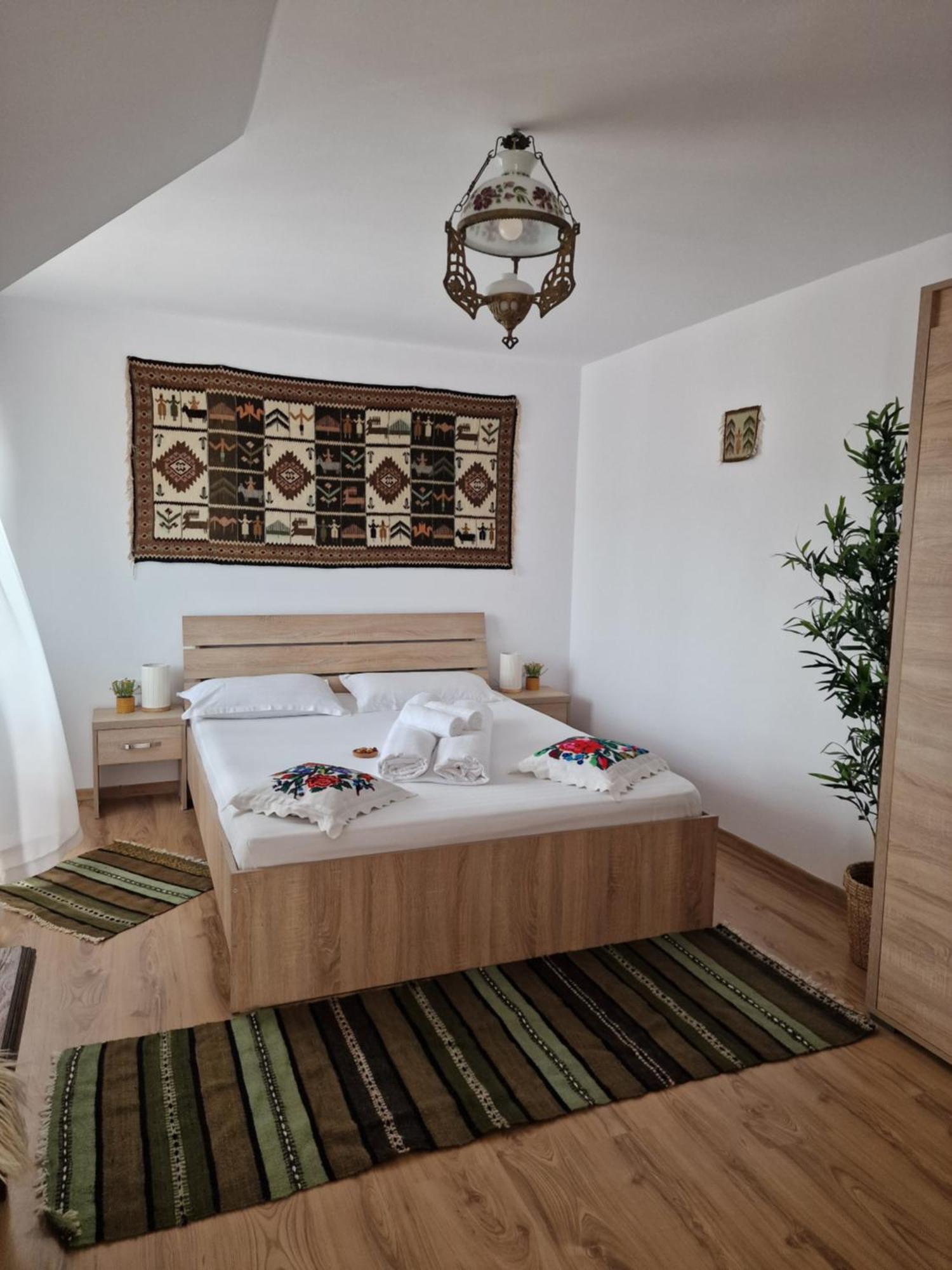 Casa Tomsa Bed & Breakfast Rozavlea Екстериор снимка